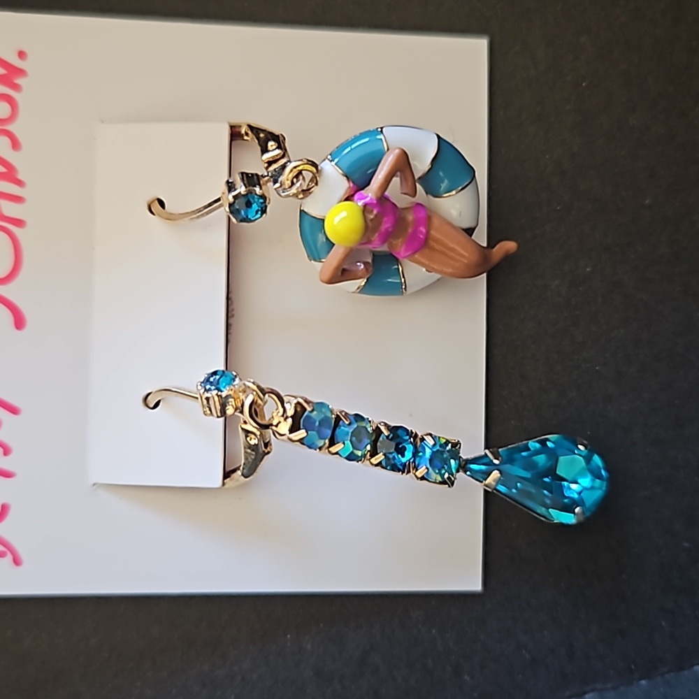NWT Betsey Johnson POOL PARTY Gold Plated CZ Crystals Mismatched Drop Earrings